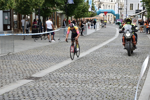 而他的缺席 而他的缺席